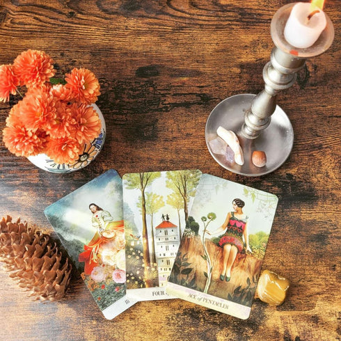 Sedinte de tarot personalizate: claritate si raspunsuri